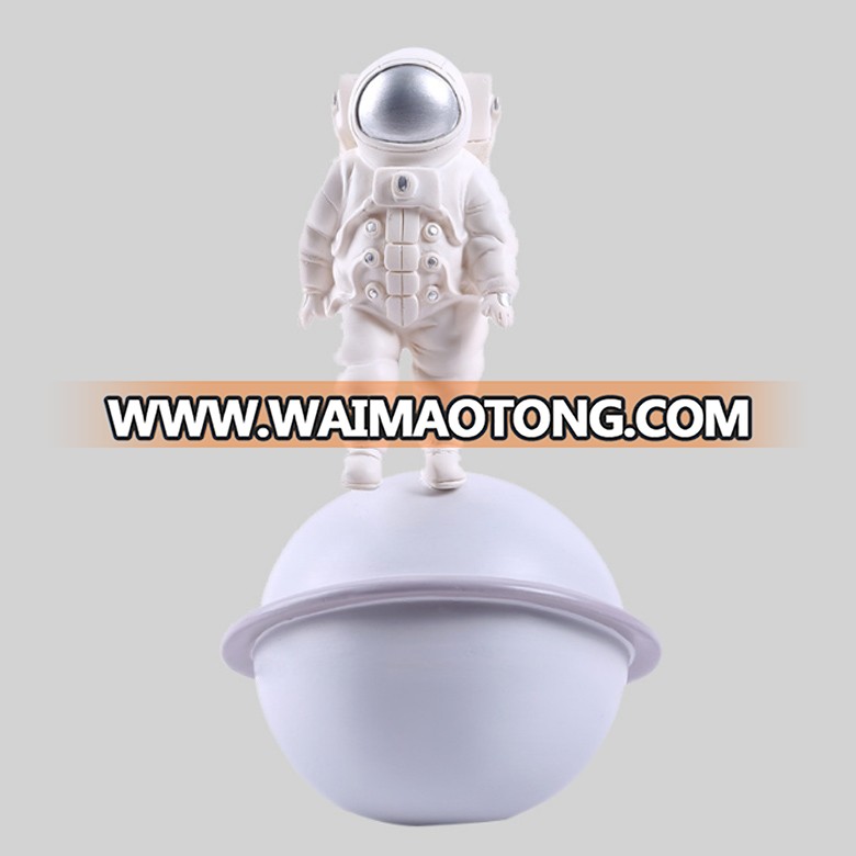 2019 New design resin spaceman astronaut statue home accessories decoration