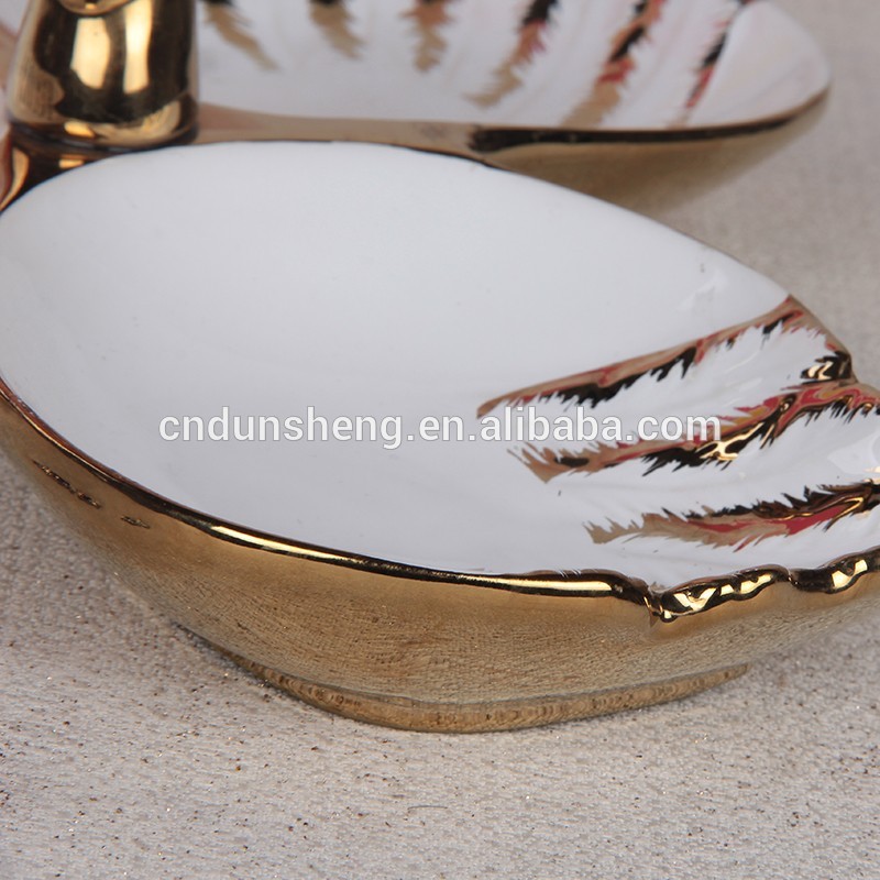 chaozhou handicraft single swan decor ceramic three compartment plate for dry fruit