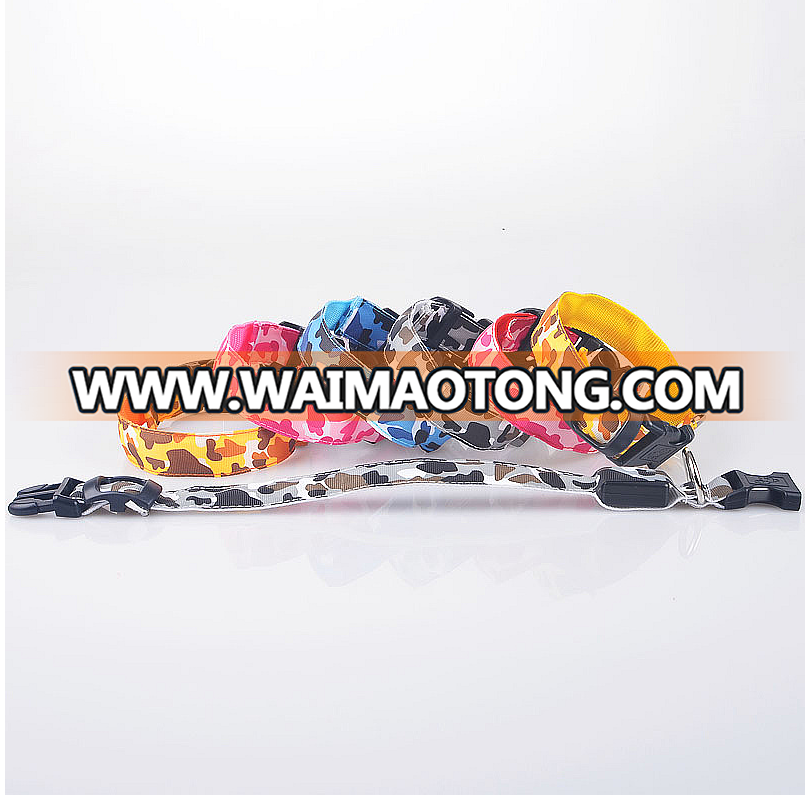 The pet collar/codes of the wholesale luminous exchangeable battery are complete /