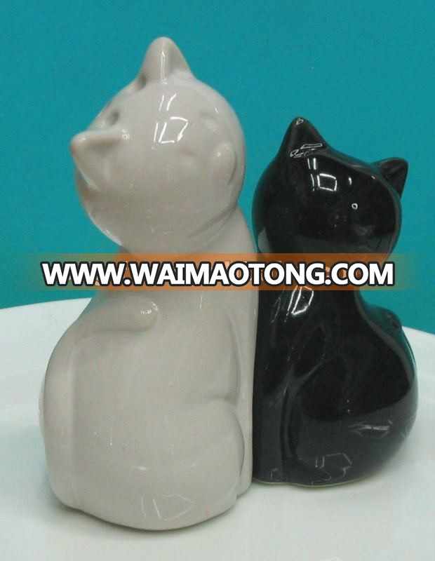 novelty valentine day gifts ceramic cat snuggling black and white salt and pepper shaker