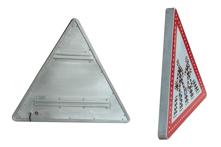 High quality 4.5cm distance leds triangle solar power outdoor led sign