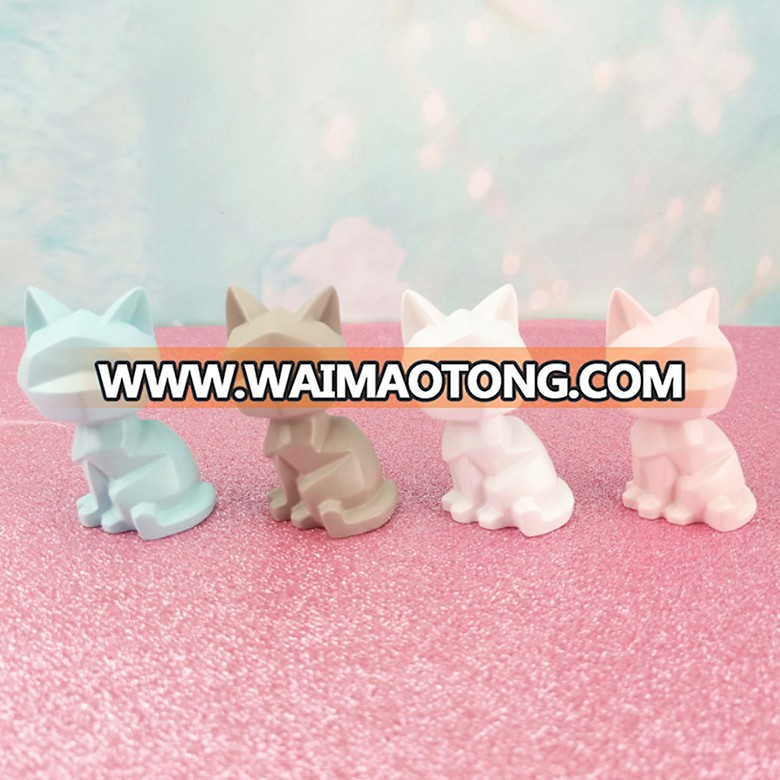 Customized design high geometric cat resin sculpture indoor decorative animal statue