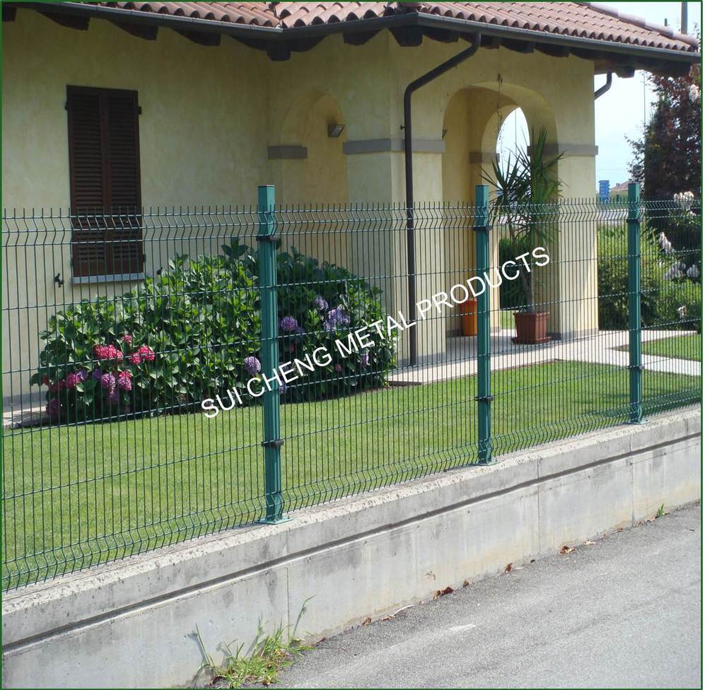 Guangzhou Factory Free Sample wire mesh fence pole zoo wire mesh fence hard wire mesh fence