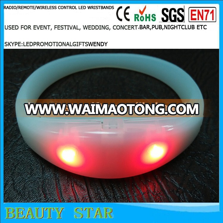 Hot selling led bangles,Party led flashing bangles silicone adjustable size Light up bangles bracelets factory