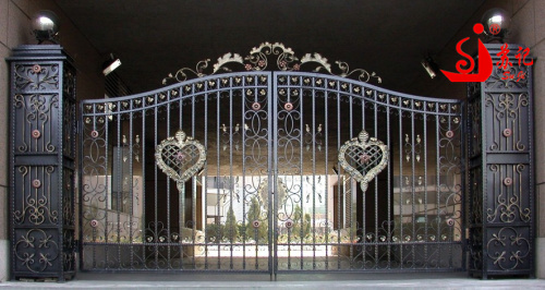 Courtyard iron gate with flower design from China