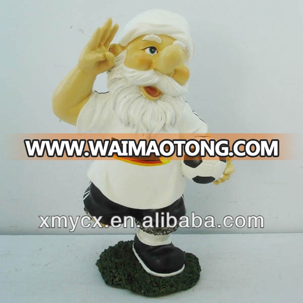 2014 hot sale resin football gnome sculpture.