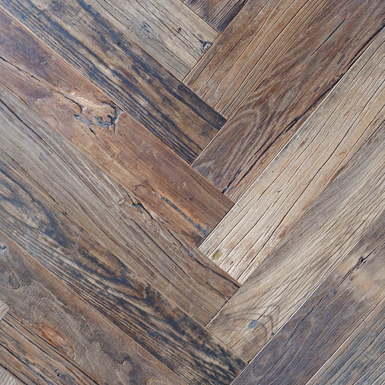 Reclaimed wood herringbone parkett