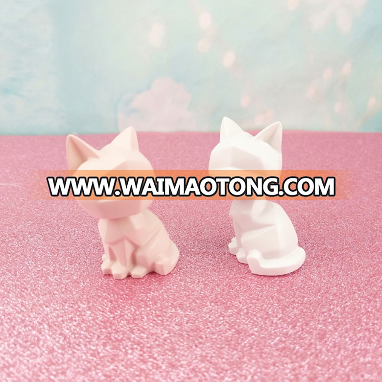 Customized design high geometric cat resin sculpture indoor decorative animal statue