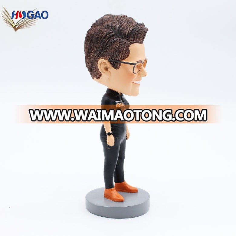 2019 OEM resin women figurine wearing glasses  bobble head