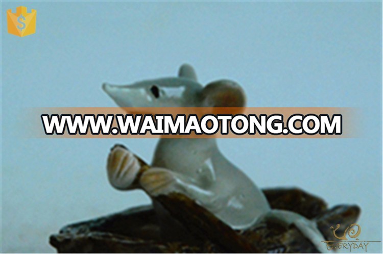 Customized Mini Boating Mouse Figurines,Funny Animal Statue Table Decoration