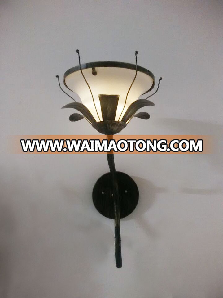 Classical Solar Garden Wall Light 14104