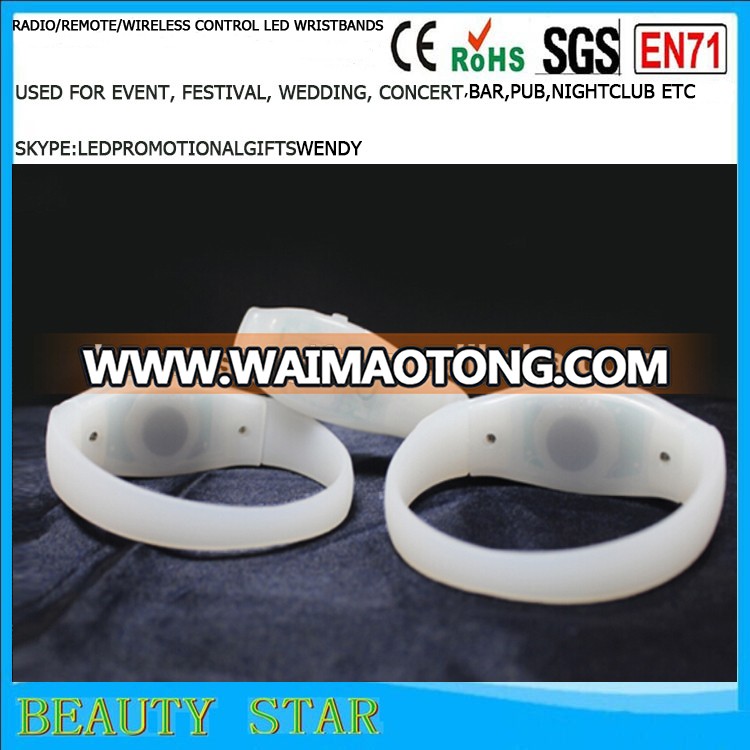 Hot selling led bangles,Party led flashing bangles silicone adjustable size Light up bangles bracelets factory