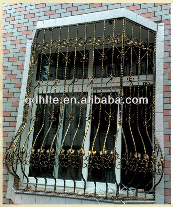 Europe style exterior new design modern curved wrought iron balcony railing