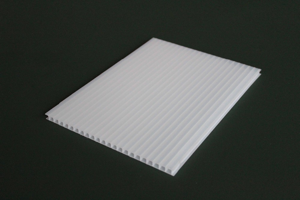 Opal Polycarbonate Hollow Sheet Transparent corrugated Roofing Sheets Used For Garage