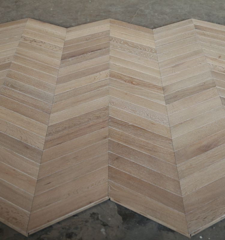 1818.6*300*16/4mm Engineered Chevron Oak Flooring