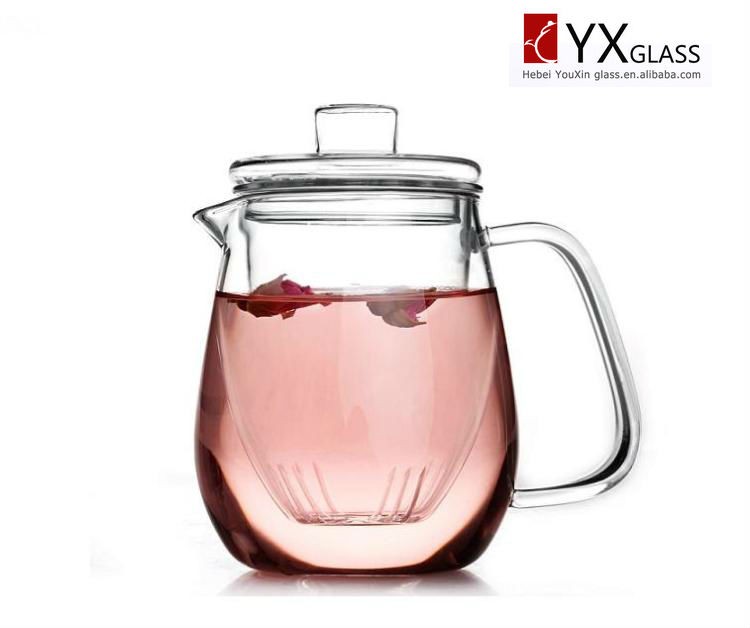 1.5L Clear glass water jug with side handle and lid for cold drinks