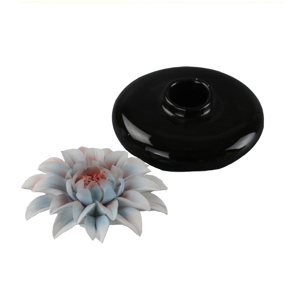 Hot sale Fashion Glazed Ceramic Classic Black Perfume Bottle with Flower