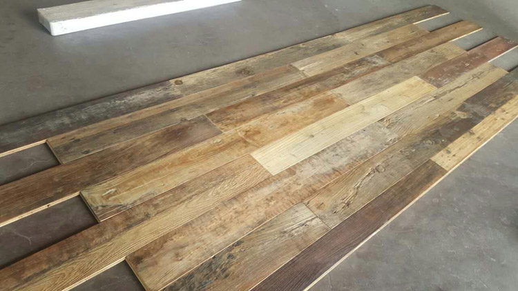 Reclaimed wood herringbone parkett