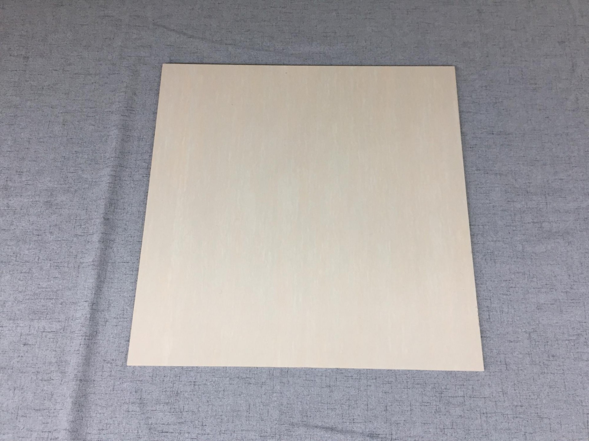 Chinese suppliers wholesale full body discontinued polished porcelain non-slip restaurant floor tile