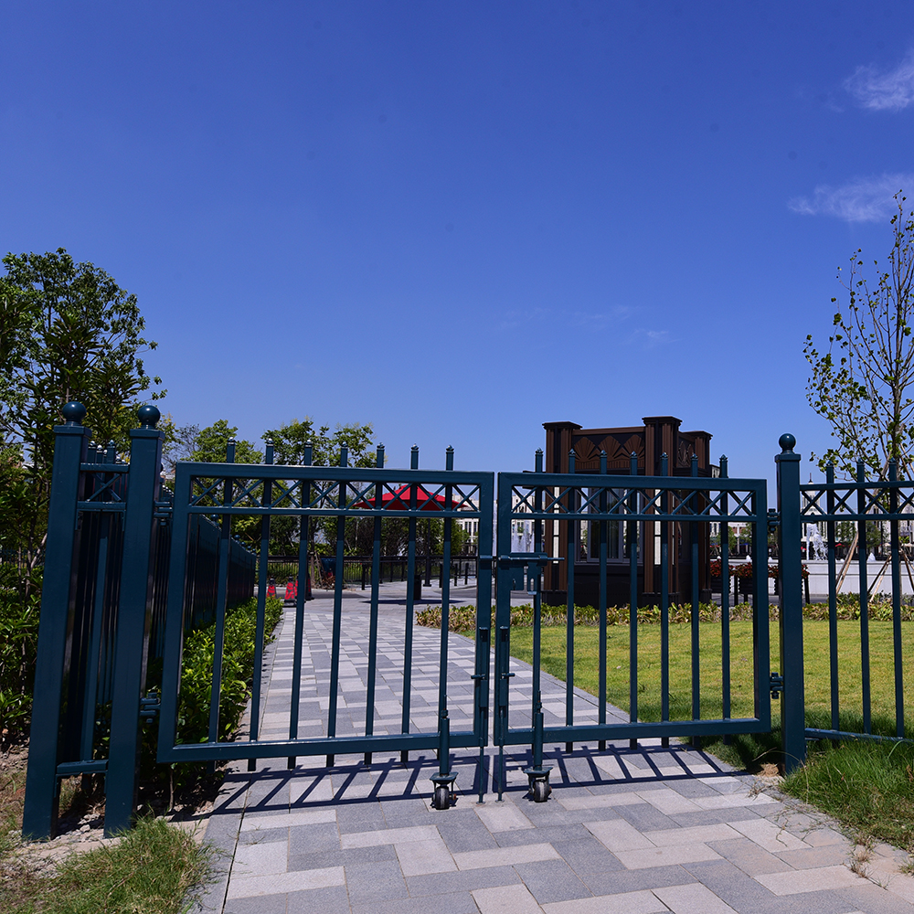 Galvanized steel trade guarantee environmental protection material plain wrought iron gate