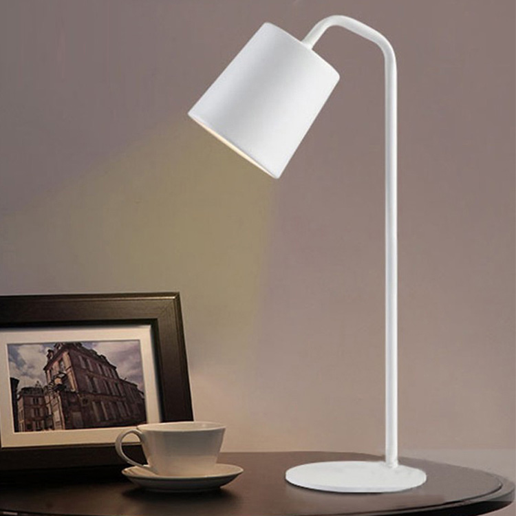 China Supplier good quality Customized Living Room Metal Table Lamp for Reading from Zhongshan