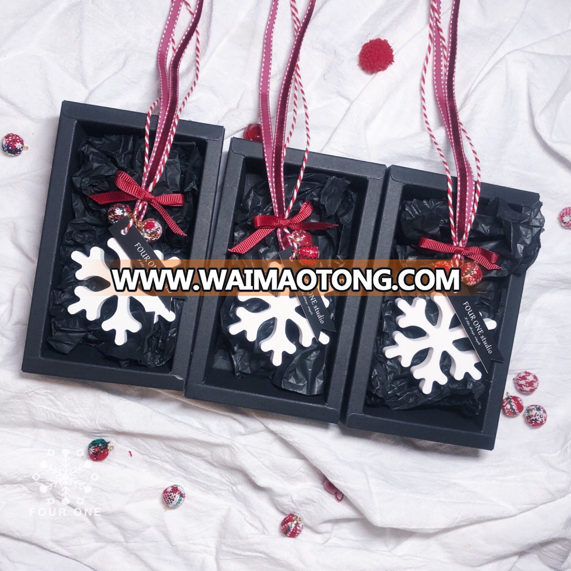 Christmas hanging decoration snowflake ceramic diffuser perfume plaster scented stones