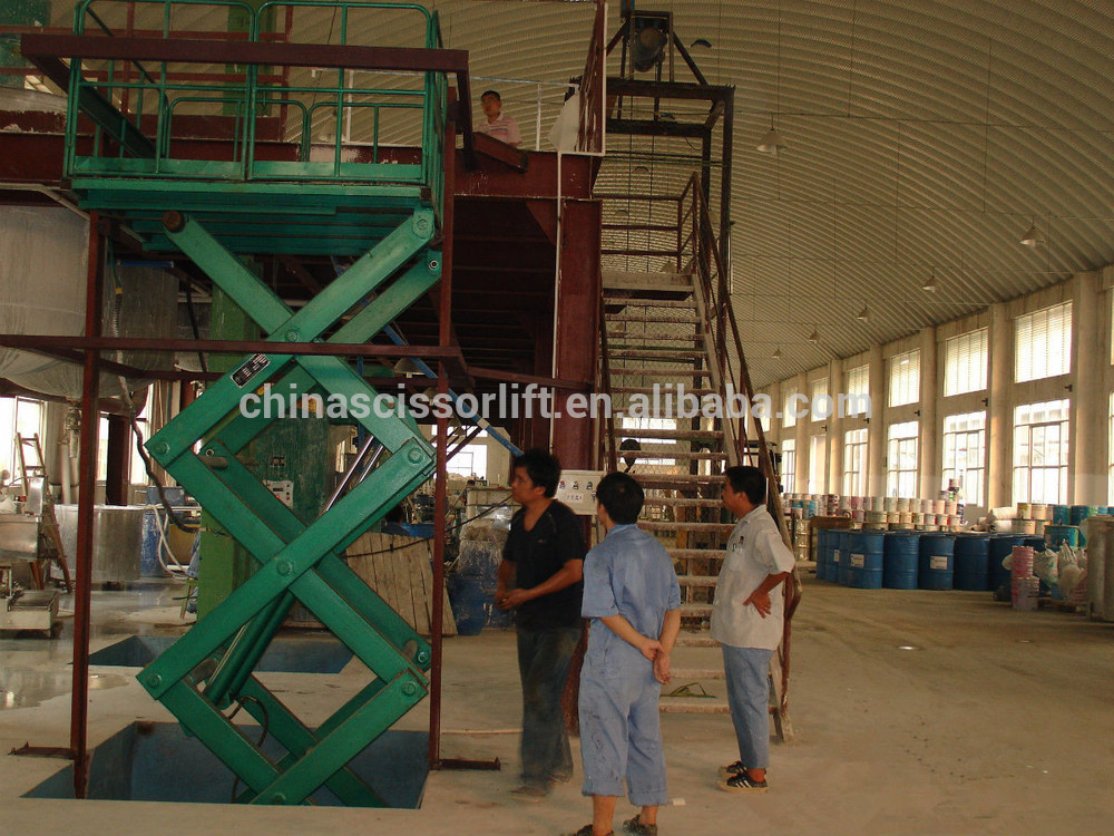 2000Kg hydraulic lift work table in workshop