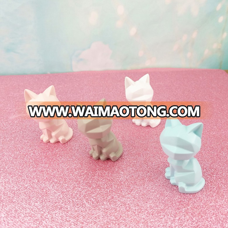 Customized design high geometric cat resin sculpture indoor decorative animal statue