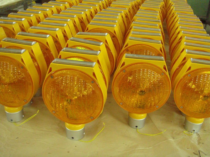 solar Warning lights in red and yellow one and two-sided on construction site