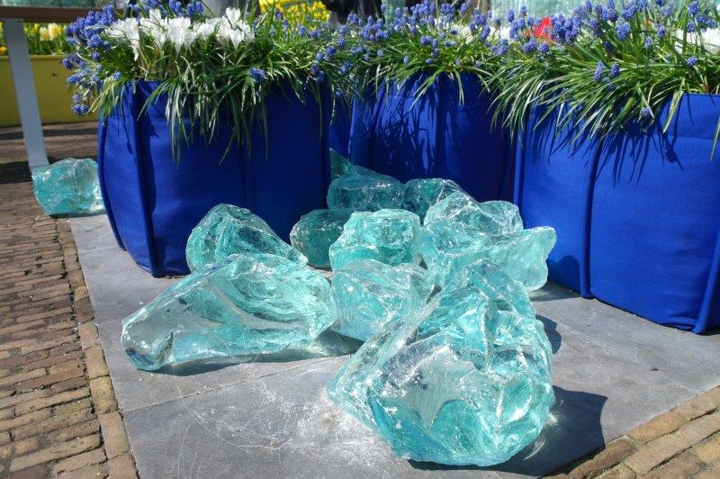 Recycled tumbled landscape large slag coloredglass rock from china