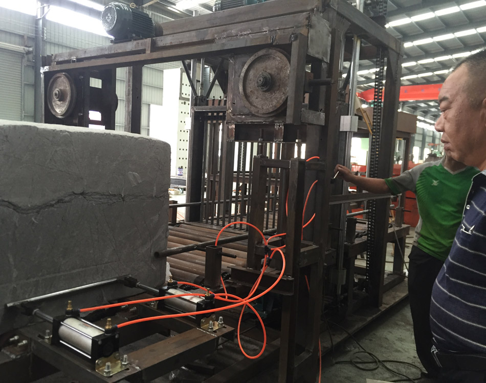 Light weight foam cement block cutting machine