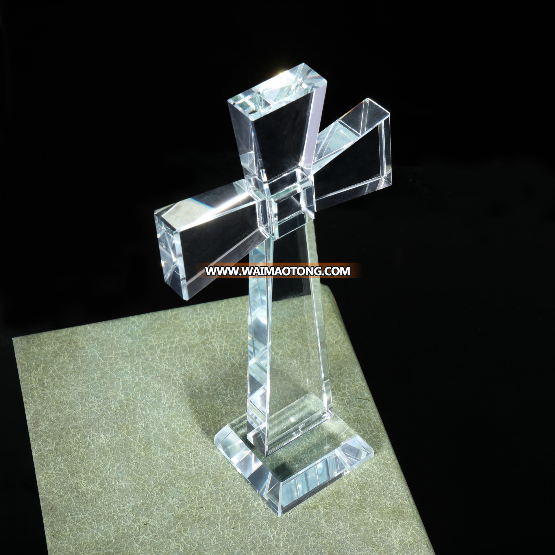 MH-JB0145  personalized engraving Crystal  cross with  base