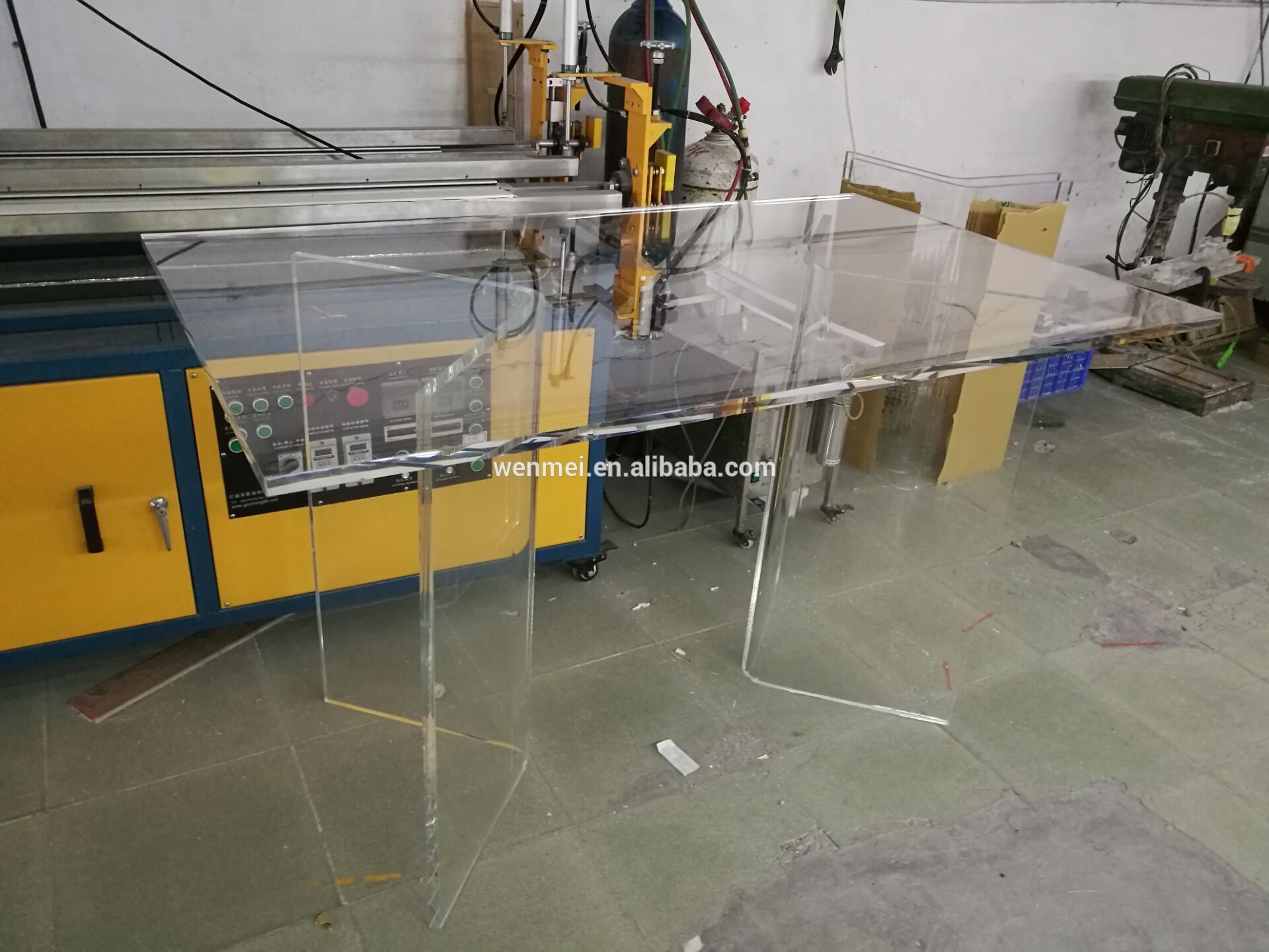 Amazing Clear Acrylic dining Table and glass top