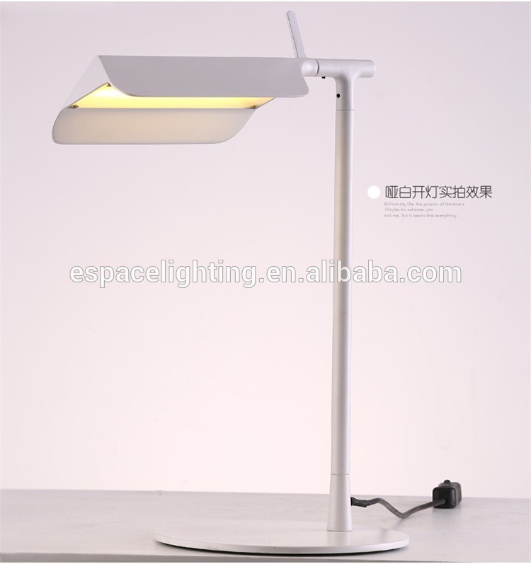 Modern Style Solid Iron LED Table Lamp