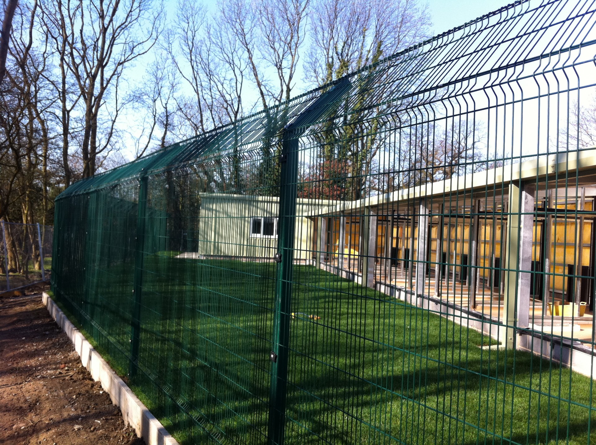 Outdoor Retractable Wire Mesh Fencing