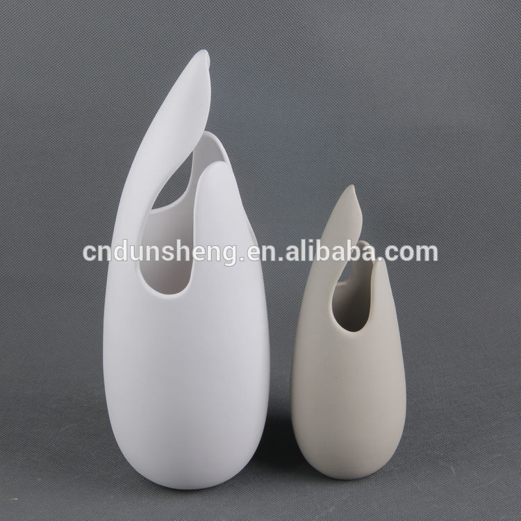 Wholesale 4-pieces brown porcelain eggshell shaped vase+planter,matt finish centerpieces