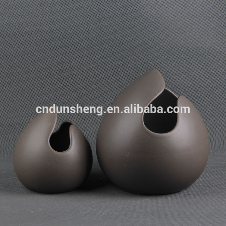 Wholesale 4-pieces brown porcelain eggshell shaped vase+planter,matt finish centerpieces