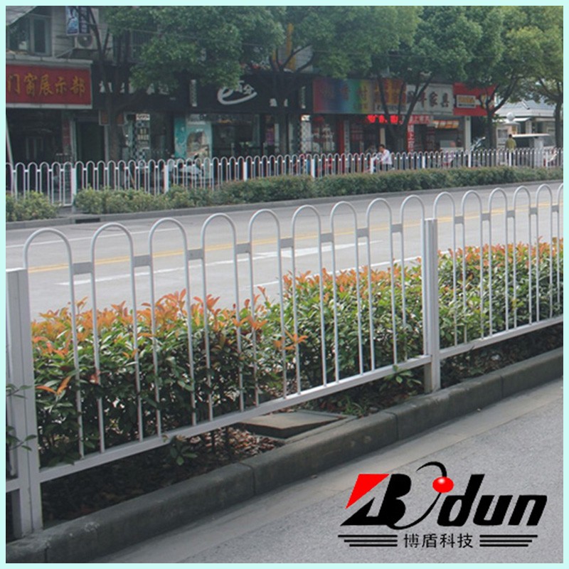 China cheap highway or road guardrail