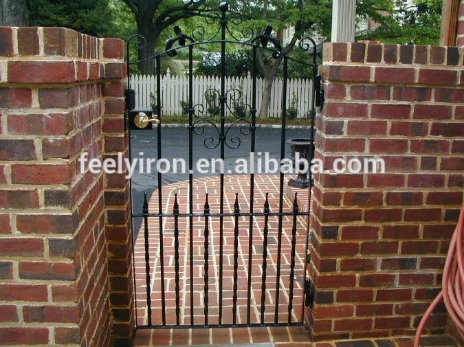 Single small iron gate FG-105