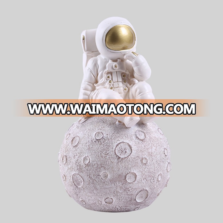 2019 New design resin spaceman astronaut statue home accessories decoration