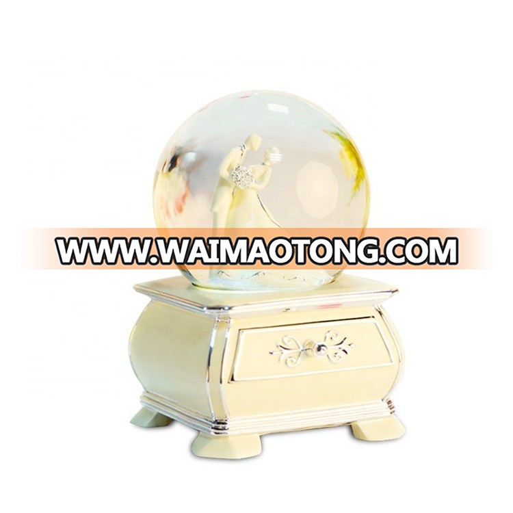 2019 Wedding snow globe resin snow water ball kids water globe