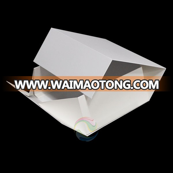 White high quality folding cardboard luxury gift box