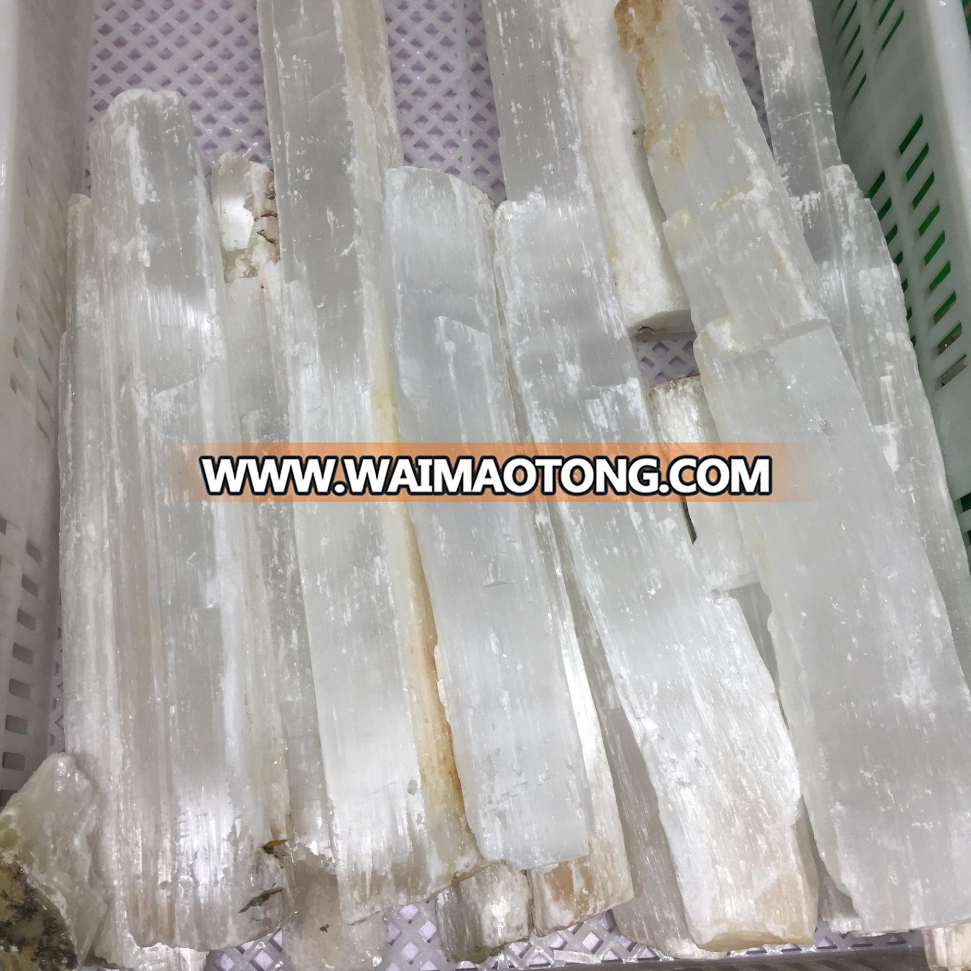 wholesale natural rough raw white clear selenite slabs rock stone