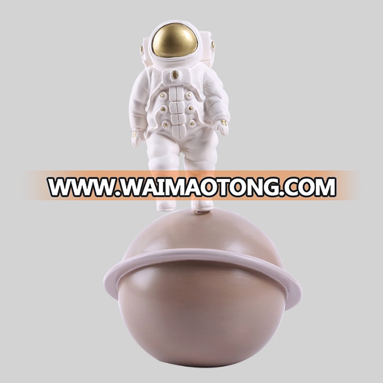 2019 New design resin spaceman astronaut statue home accessories decoration