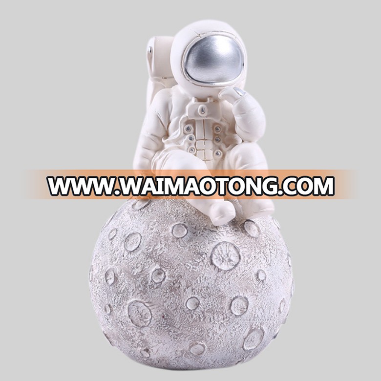 2019 New design resin spaceman astronaut statue home accessories decoration