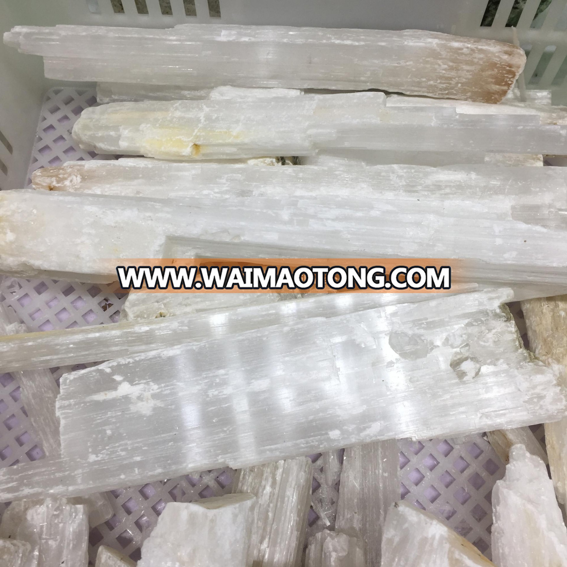 wholesale natural rough raw white clear selenite slabs rock stone