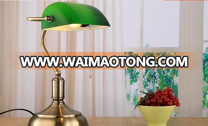 2016 new hottest selling retro brass metal base glass bankers lamp/metal chain pull glass lamp green cover table reading lamps