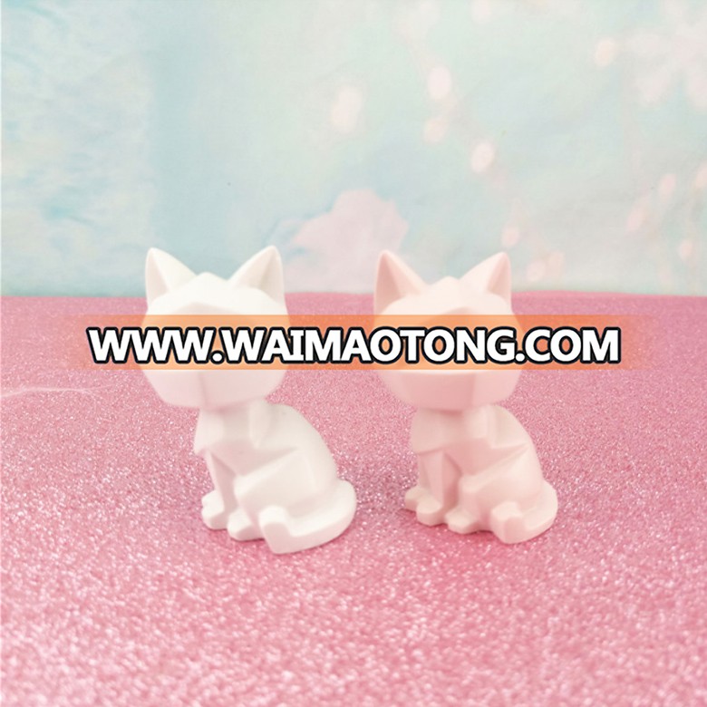 Customized design high geometric cat resin sculpture indoor decorative animal statue