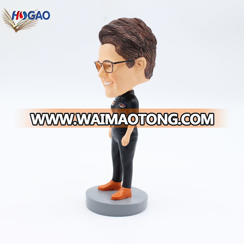 2019 OEM resin women figurine wearing glasses  bobble head