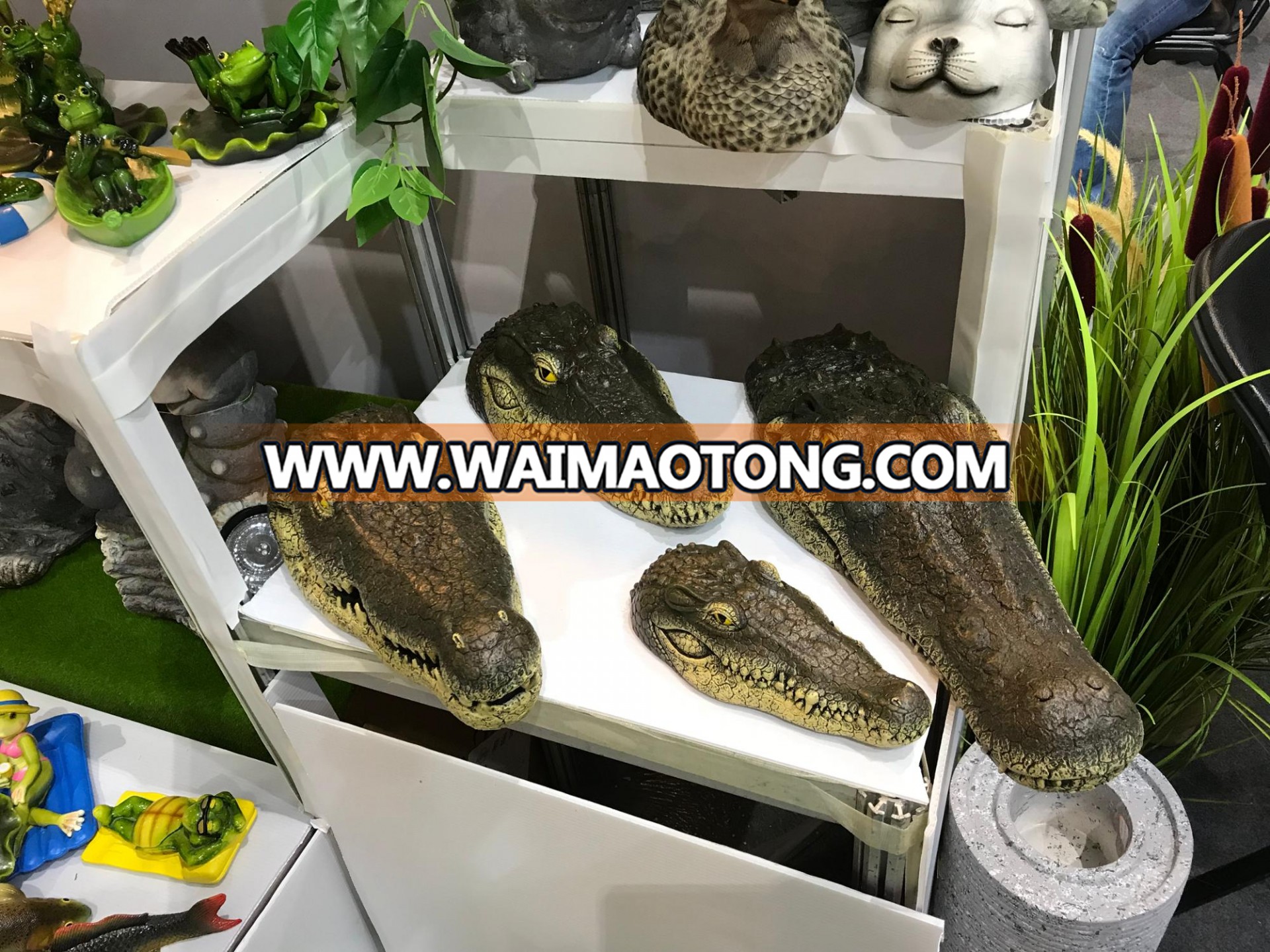 Resin remote controlled crocodile head pool float animal head for garden decoration